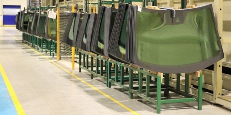 Dịch vụ thay kính xe khách Hyundai tận nơi